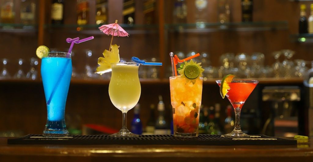 Dynamisez votre carte de cocktails grâce à la formation intensive barman !