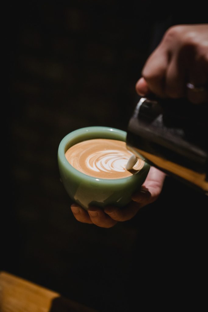 Les techniques de Barista - Comment faire une belle mousse de lait 